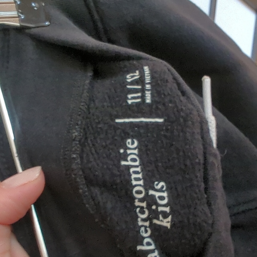 Abercrombie kids boys shorts. Size 11/12. Black. - Picture 3 of 4